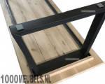 Eiken tafel met stalen onderstel