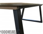 Eiken tafel met stalen onderstel