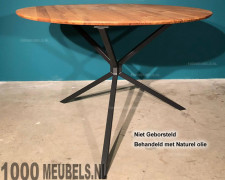 Ronde eiken (eet)tafel met stalen onderstel