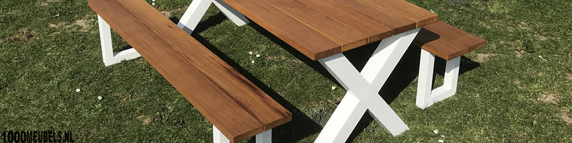 hardhouten tuintafel