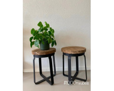 Stoere industrieel design kruk met metalen onderstel Stoere industrieel design kruk met metalen onderstel